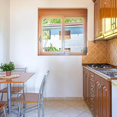 Lejlighed Radhima Sea View 4 - Kitchen, Parking & Balcony