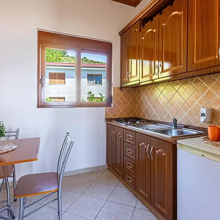 Radhima Sea View 4 - Kitchen, Parking & Balcony Vlorë